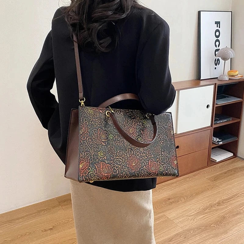 The new fashion handbags 2024 Light Lady Temperament Luxury Bags Lady Design Purses For Females