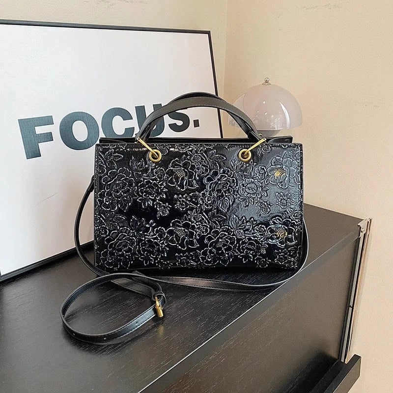 The new fashion handbags 2024 Light Lady Temperament Luxury Bags Lady Design Purses For Females