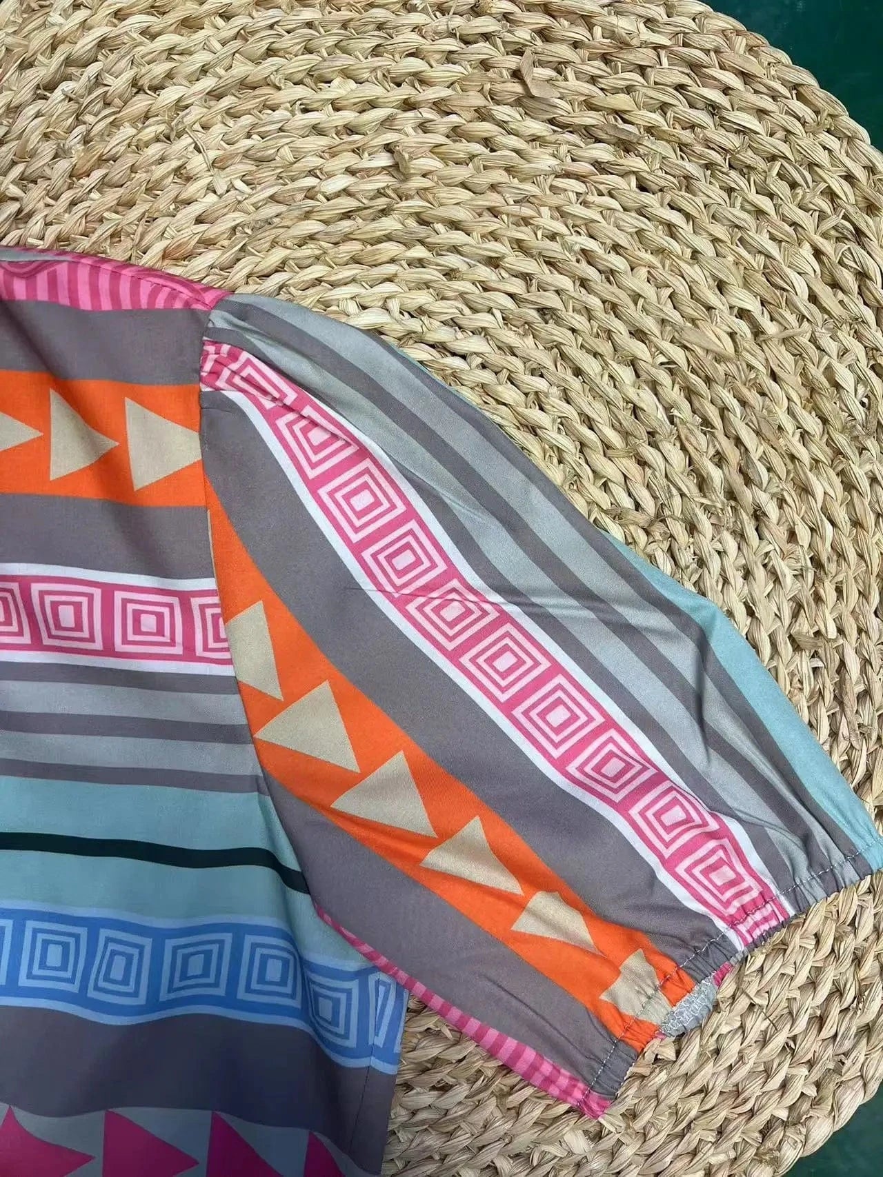 The new summer vacation style French sweet princess sleeve geometric print shirt dress is suitable for casual vacations