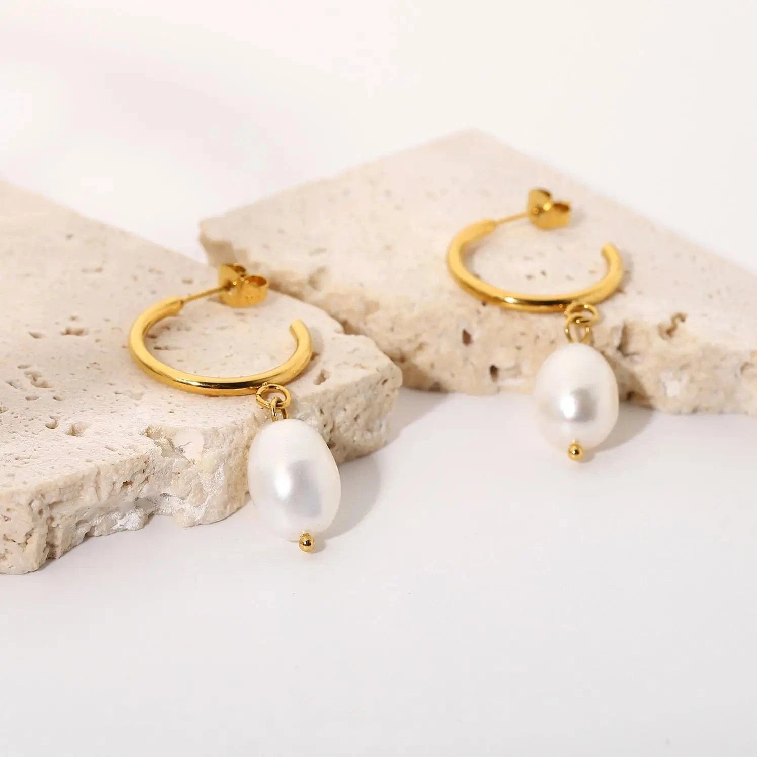 Trendy / E2180 E2180 18K Gold Planted Pearl CC Texture Hoop Earring Nontarnish Stainless Steel Pearl Hoop Earring for Women
