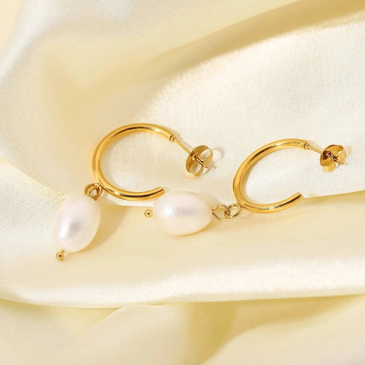 Trendy / E2180 E2180 18K Gold Planted Pearl CC Texture Hoop Earring Nontarnish Stainless Steel Pearl Hoop Earring for Women
