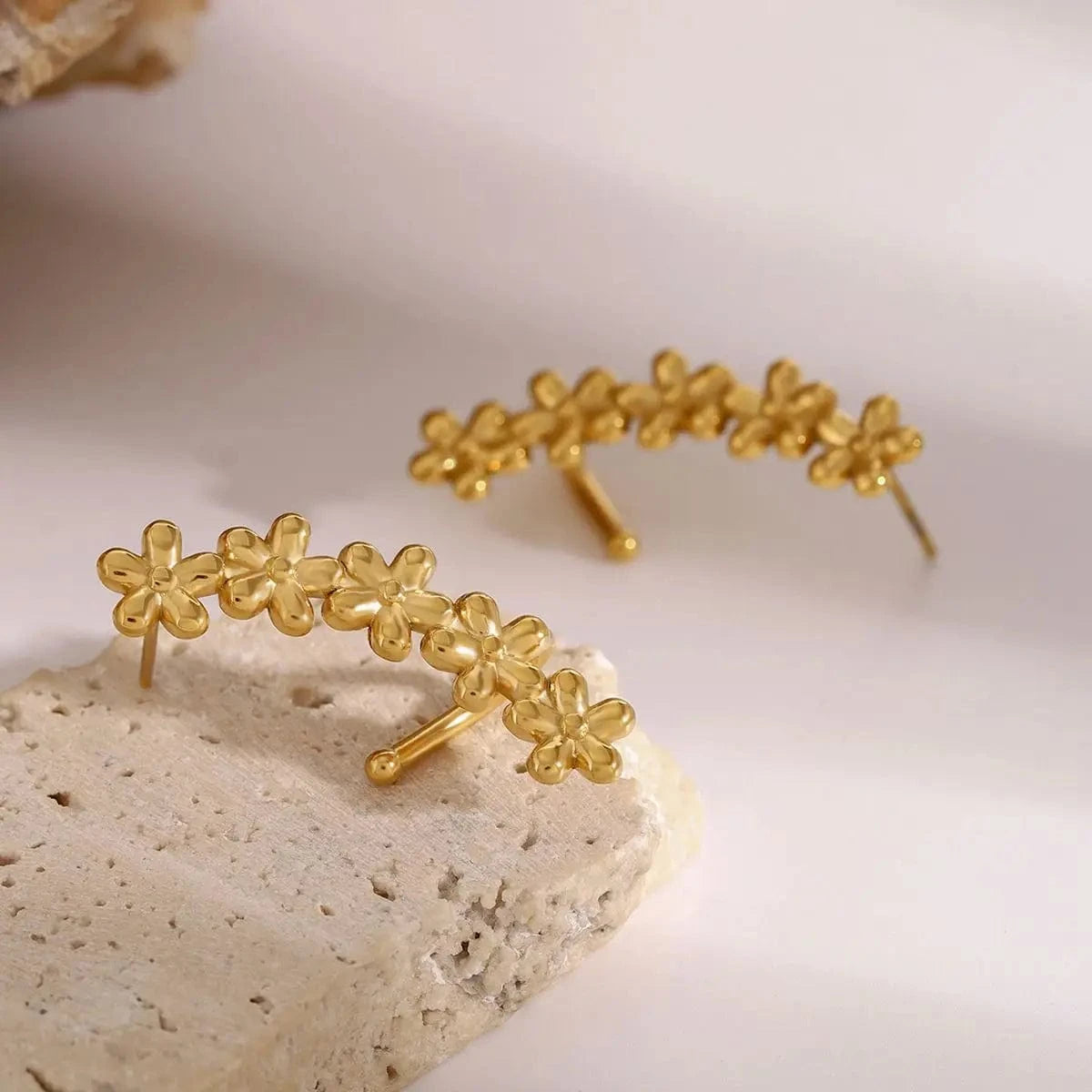 TRENDY / E2404 E2404 Ins 18k Gold Plated Stainless Steel Waterproof Fashionable And Simple Connected Flower Earrings