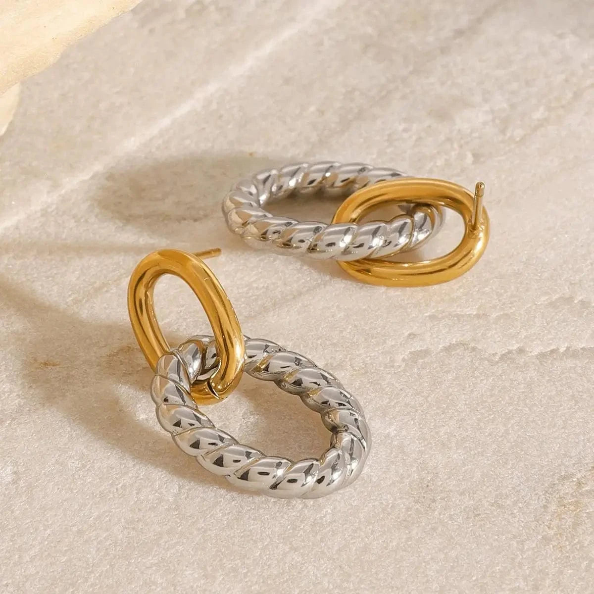 Trendy / E2412 E2412 Unique Design 18k Gold Stainless Steel Gold and Silver Twisted Oval Hollow Circle Earrings