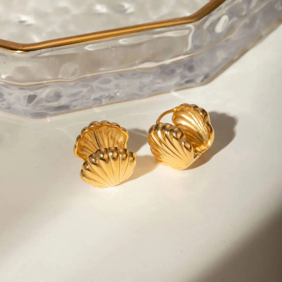 TRENDY / E2608 E2608 Stainless Steel Hoop Earrings Scallop Shell Earring 18k gold plated Chunky Hoop Earring for Women Ocean Hoop for Girl