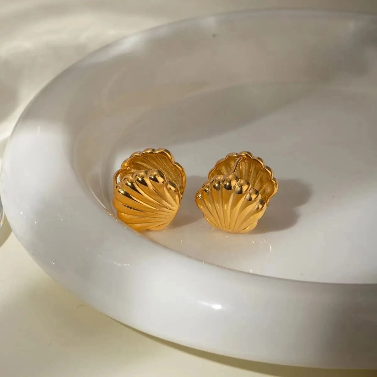 TRENDY / E2608 E2608 Stainless Steel Hoop Earrings Scallop Shell Earring 18k gold plated Chunky Hoop Earring for Women Ocean Hoop for Girl