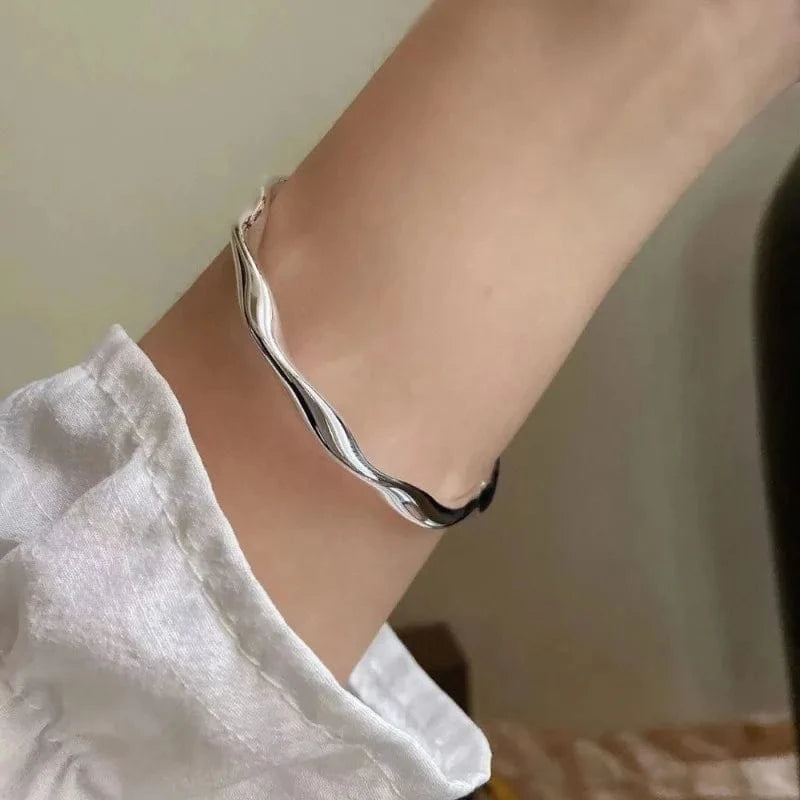 Trendy / Mobius Push Pull Bracelet Fashionable Full Twist Bracelet High Grade And Minimalist Style Wave Bracelet Classic Versatile Circle Bracelet