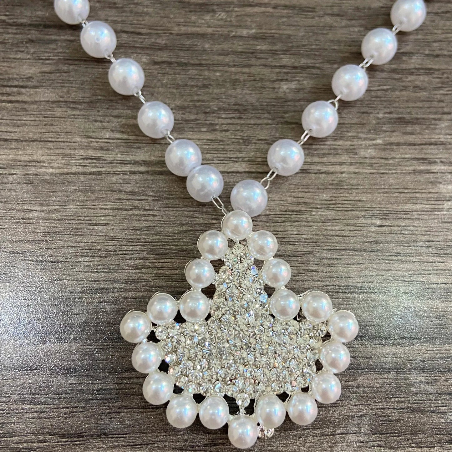 vintage / 20inches / 45cm Pearl Chain Alpha Kappa A Necklace Sorority Paraphernalia Gift Rhinestone Brooch Sparkling Faux Pearl Brooch Pin Jewelry