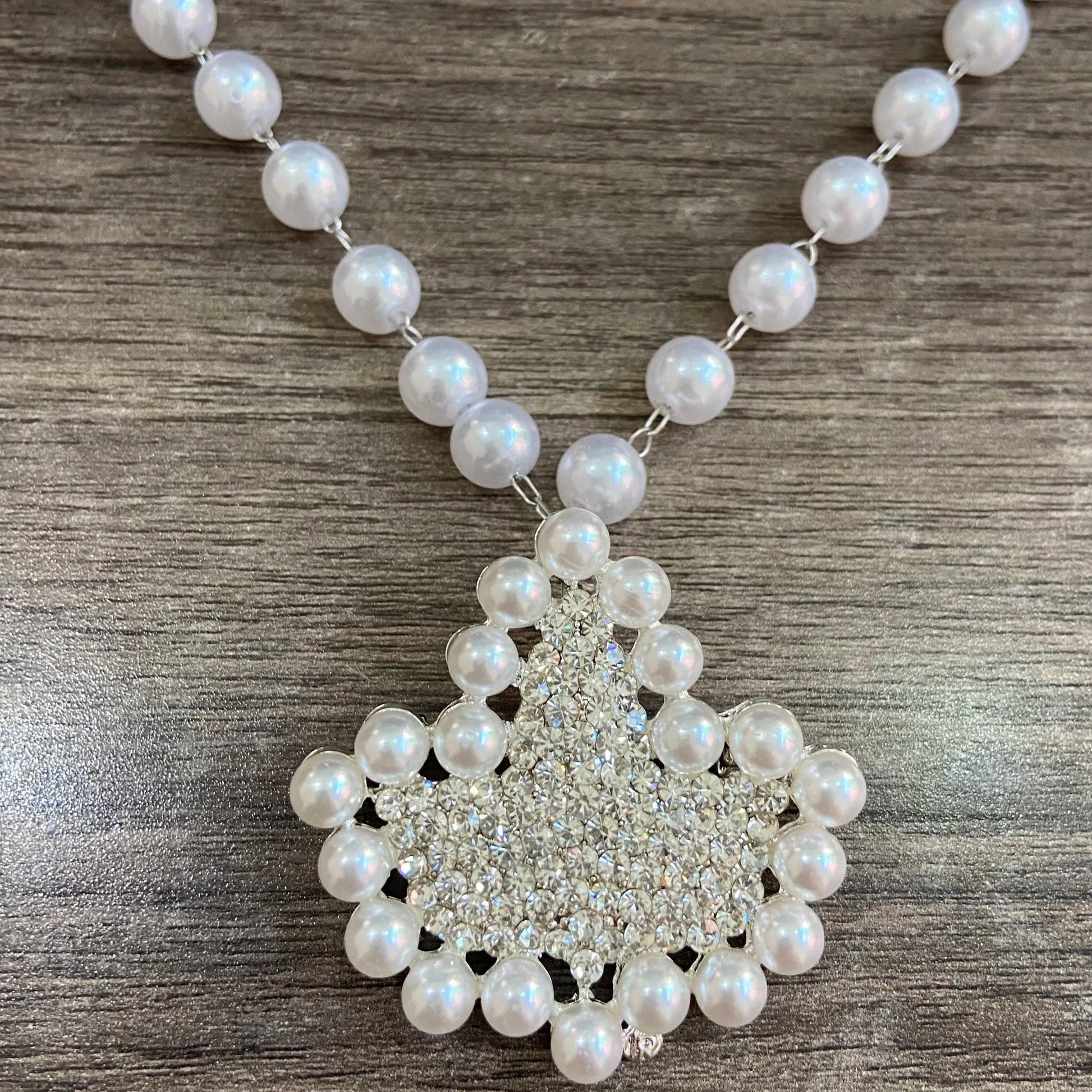vintage / 20inches / 45cm Pearl Chain Alpha Kappa A Necklace Sorority Paraphernalia Gift Rhinestone Brooch Sparkling Faux Pearl Brooch Pin Jewelry