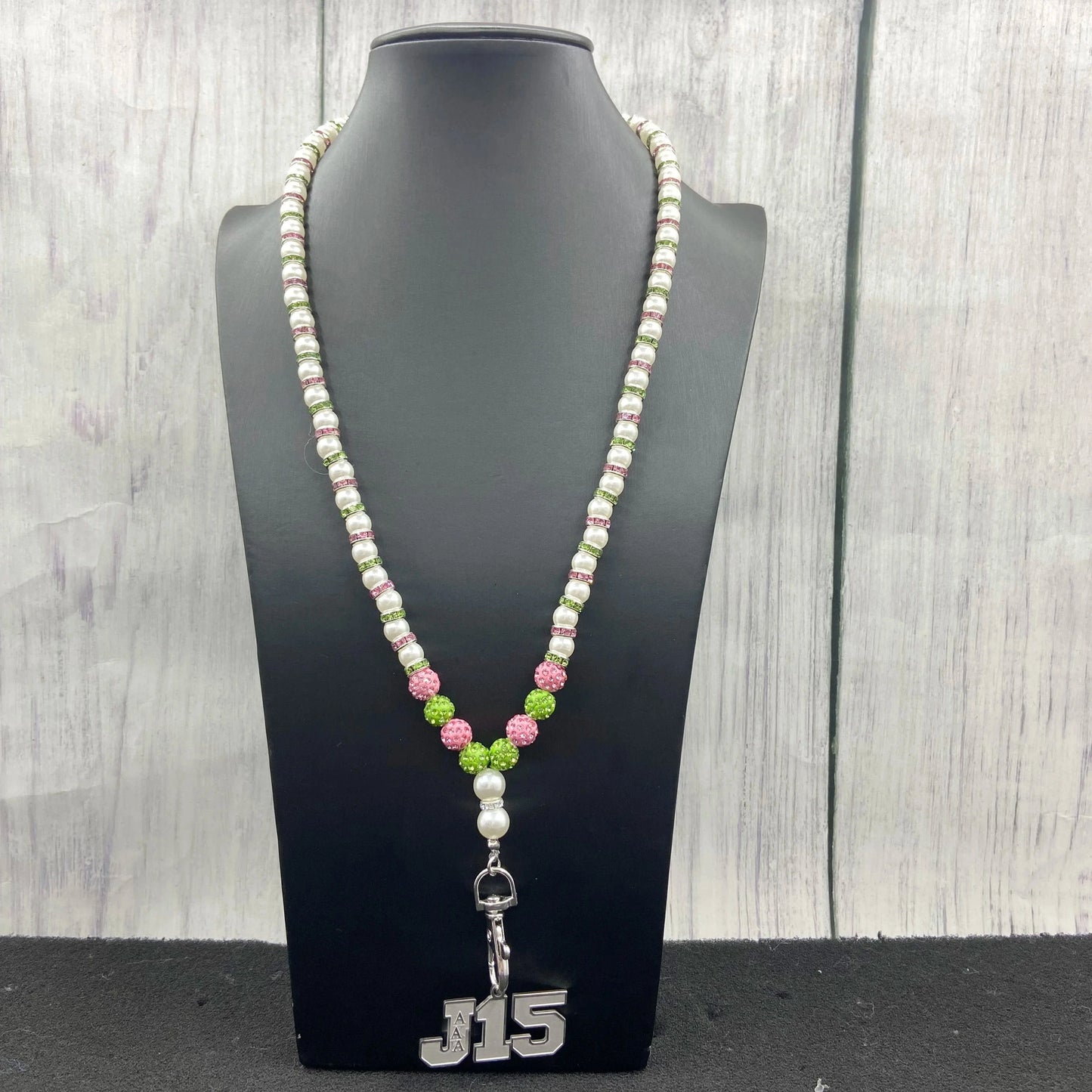 vintage / 20inches / J15 Pink Green Shining Beads White Pearl Necklace Keychain Lock Custom Stainless Steel Shield Pendant Necklace Jewelry for Women