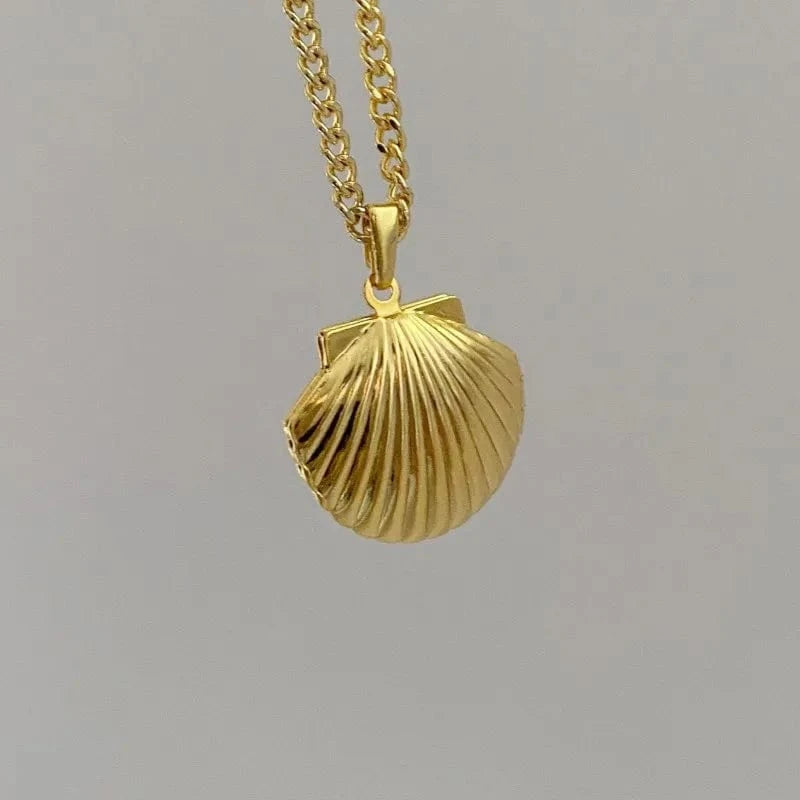 Vintage / 20inches / Shell- Curb Chain Vintage Shell Photo Album Frame Pendant Necklace 18k Gold Plated Butterfly Women Jewelry