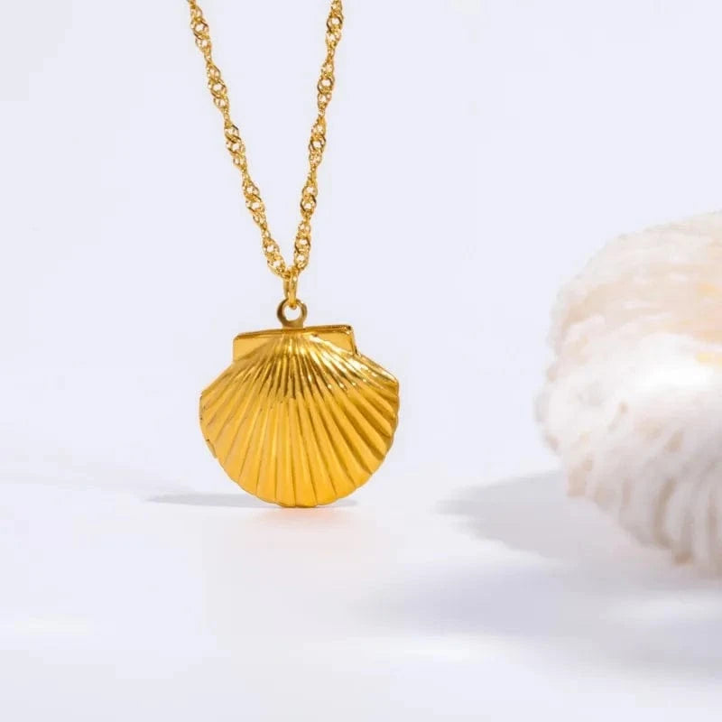 Vintage / 20inches / Shell- Ripple Chain Vintage Shell Photo Album Frame Pendant Necklace 18k Gold Plated Butterfly Women Jewelry