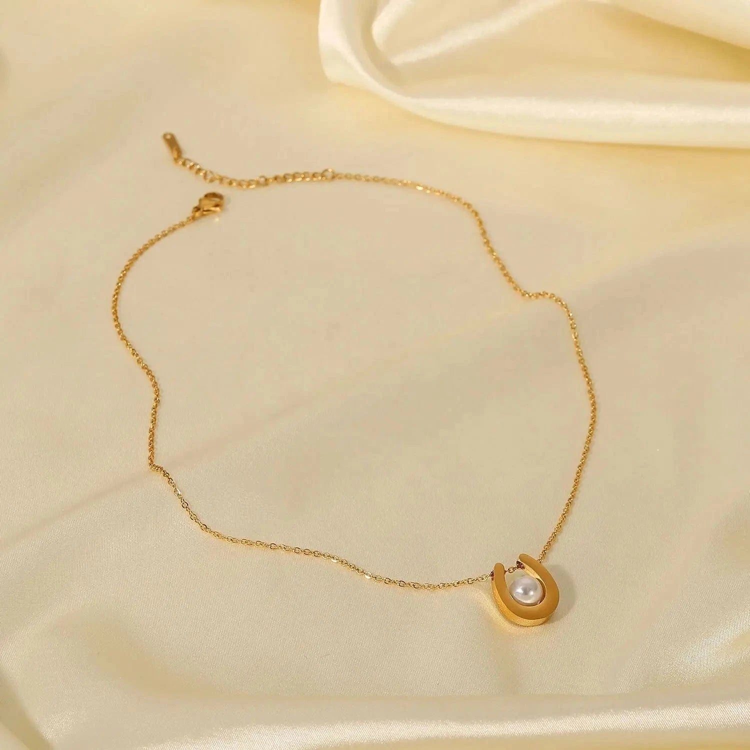 Waterproof / 18inches / N2458 N2458 18K Gold Plated Link Chain Pearl Pendant Necklace Gift Stainless Steel U Shaped Pearl Round Pearl Necklace for Women