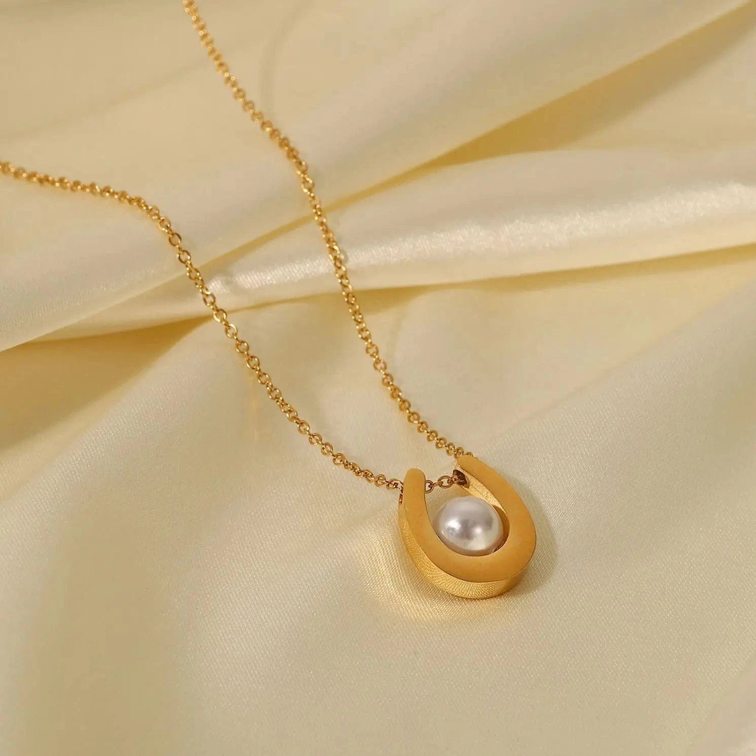 Waterproof / 18inches / N2458 N2458 18K Gold Plated Link Chain Pearl Pendant Necklace Gift Stainless Steel U Shaped Pearl Round Pearl Necklace for Women