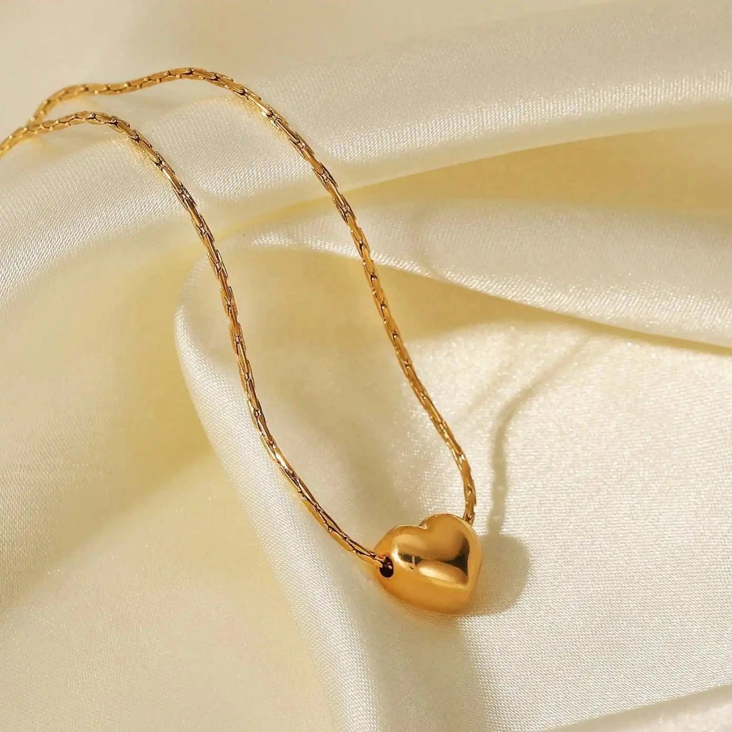 Waterproof / 18inches / N2459 N2459 New Arrival 18K PVD Gold Plated Heart Pendant Choker Jewelry Party Stainless Steel Simple Smooth Heart Necklace for Girls