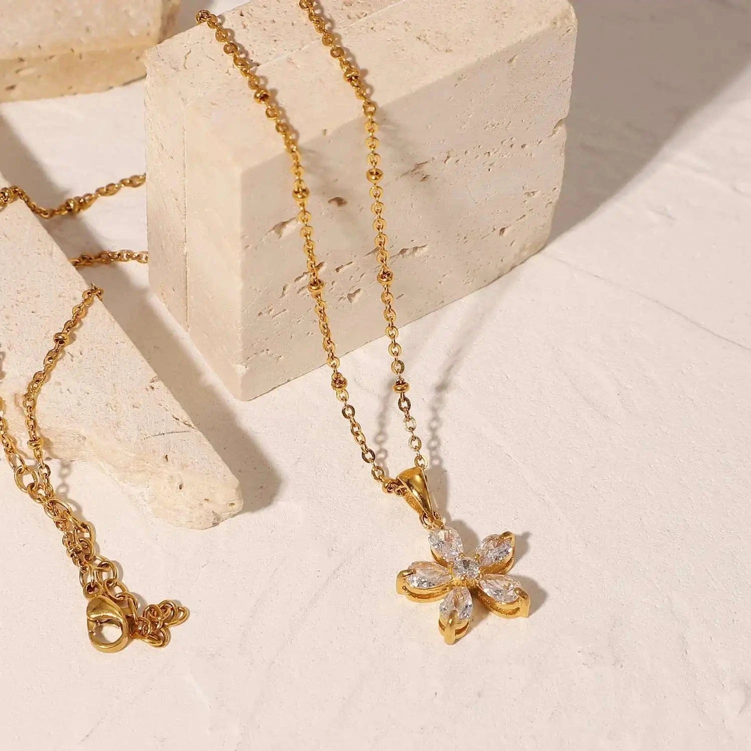 Waterproof / N2495 N2495 18K  Plated Stainless Steel Gift 16mm white Cubic Zirconia five-petal flower pendant necklace