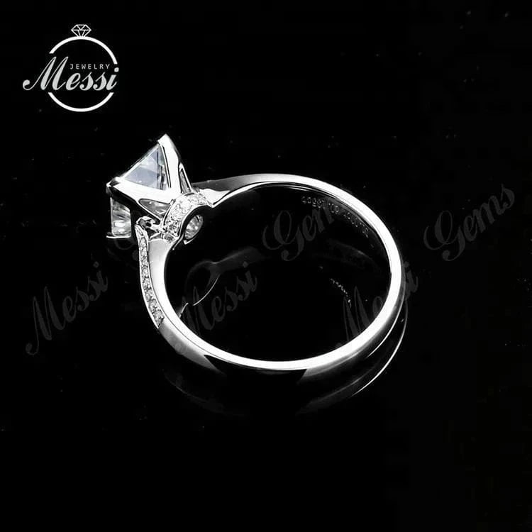 wedding band princess moissanites stones 18K white gold 3 gram gold ring