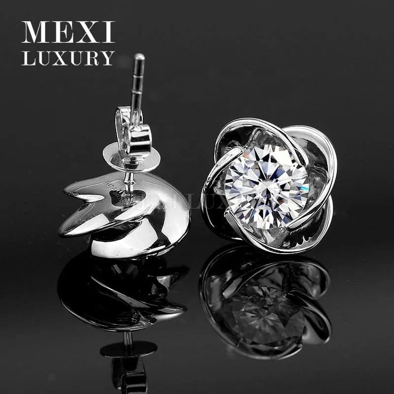 White flower shape 18k white gold moissanite diamond stud earring