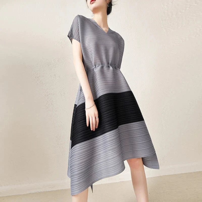 Wholesale 2024 Miyake Pleated Elegant Dress Women V-neck Summer Elastic Loose Large Size Casual Style Women Dress
