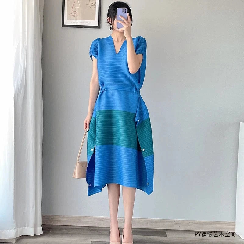 Wholesale 2024 Miyake Pleated Elegant Dress Women V-neck Summer Elastic Loose Large Size Casual Style Women Dress