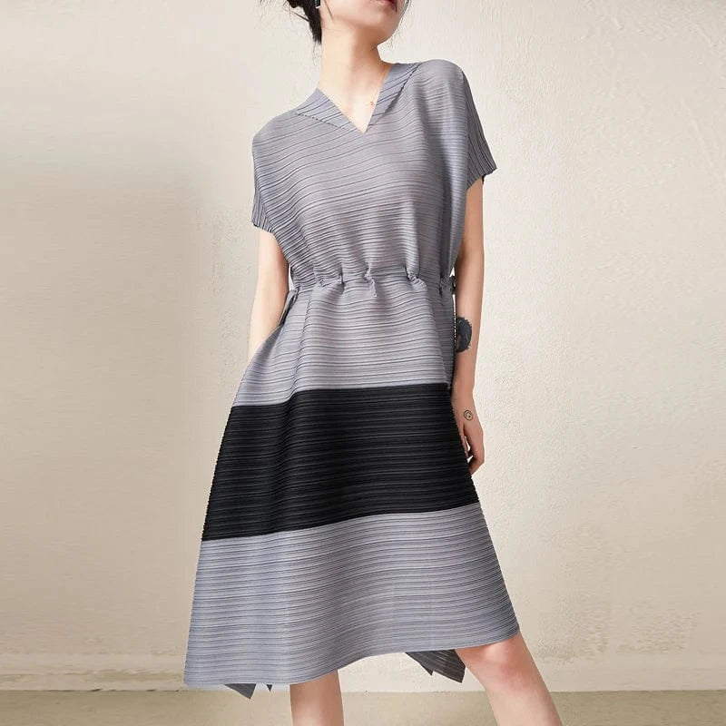 Wholesale 2024 Miyake Pleated Elegant Dress Women V-neck Summer Elastic Loose Large Size Casual Style Women Dress