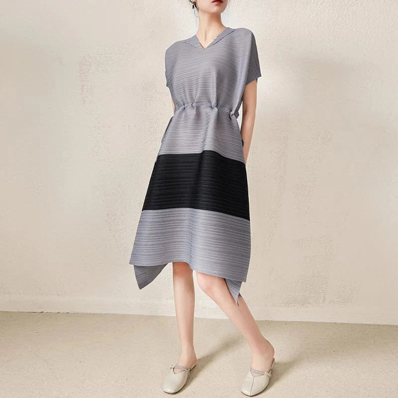 Wholesale 2024 Miyake Pleated Elegant Dress Women V-neck Summer Elastic Loose Large Size Casual Style Women Dress