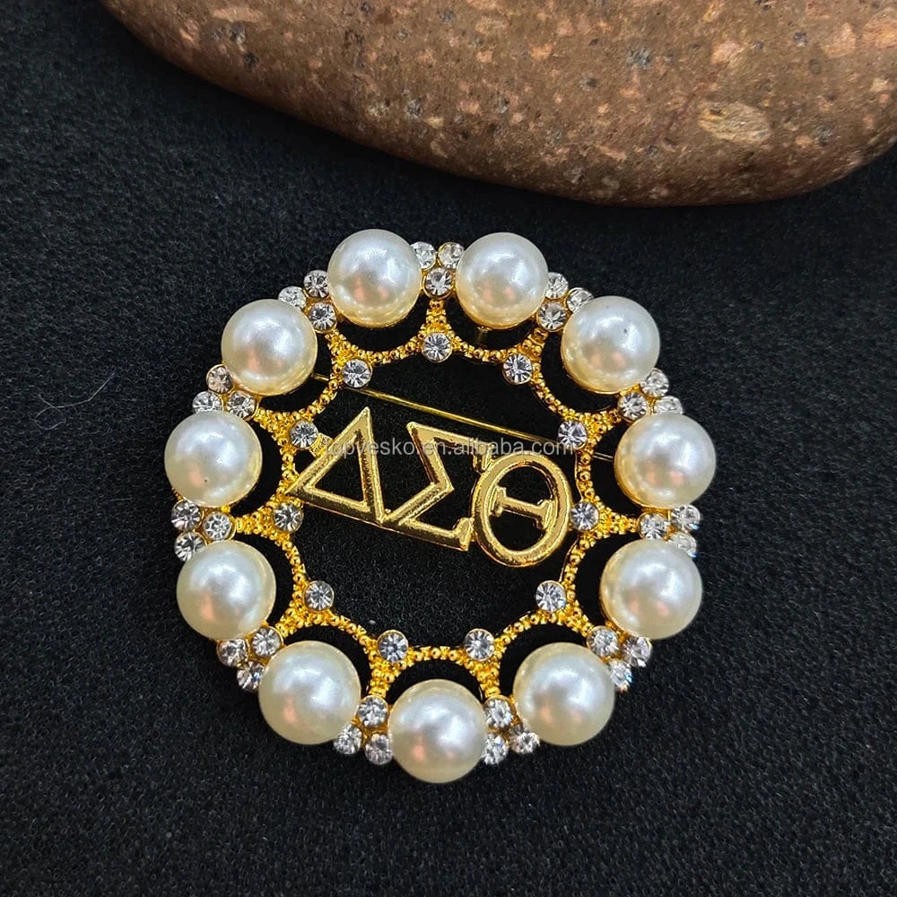 Wholesale Fashion Greek White Pearl Rotundity Delta Sorority Metal Brooch Pin Women Sorority Rhinestones Lapel Pin Jewelry Gift