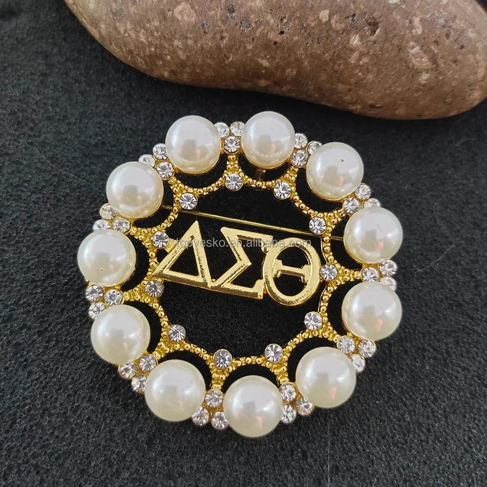 Wholesale Fashion Greek White Pearl Rotundity Delta Sorority Metal Brooch Pin Women Sorority Rhinestones Lapel Pin Jewelry Gift