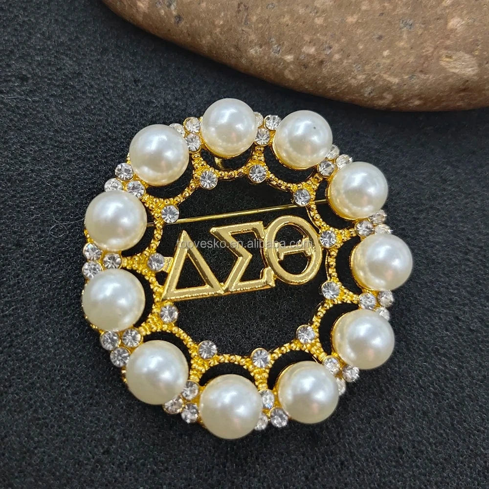 Wholesale Fashion Greek White Pearl Rotundity Delta Sorority Metal Brooch Pin Women Sorority Rhinestones Lapel Pin Jewelry Gift