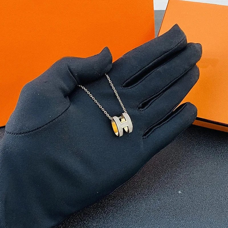 Wholesale Newest 2022 Trendy Gold initial H Letter Titanium Steel Pendant Necklace Female Fashion Stainless Steel Jewelry