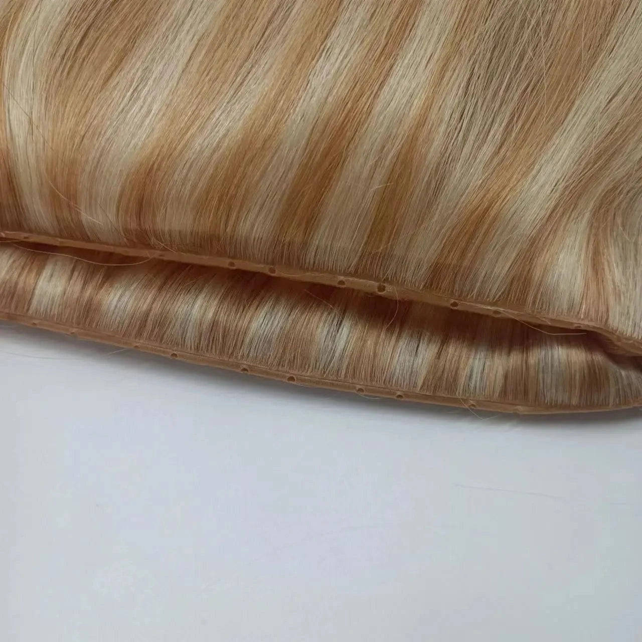 Wholesale Russian remy hair extension invisible tape in extensions ombre blonde color skin weft tape hair extension