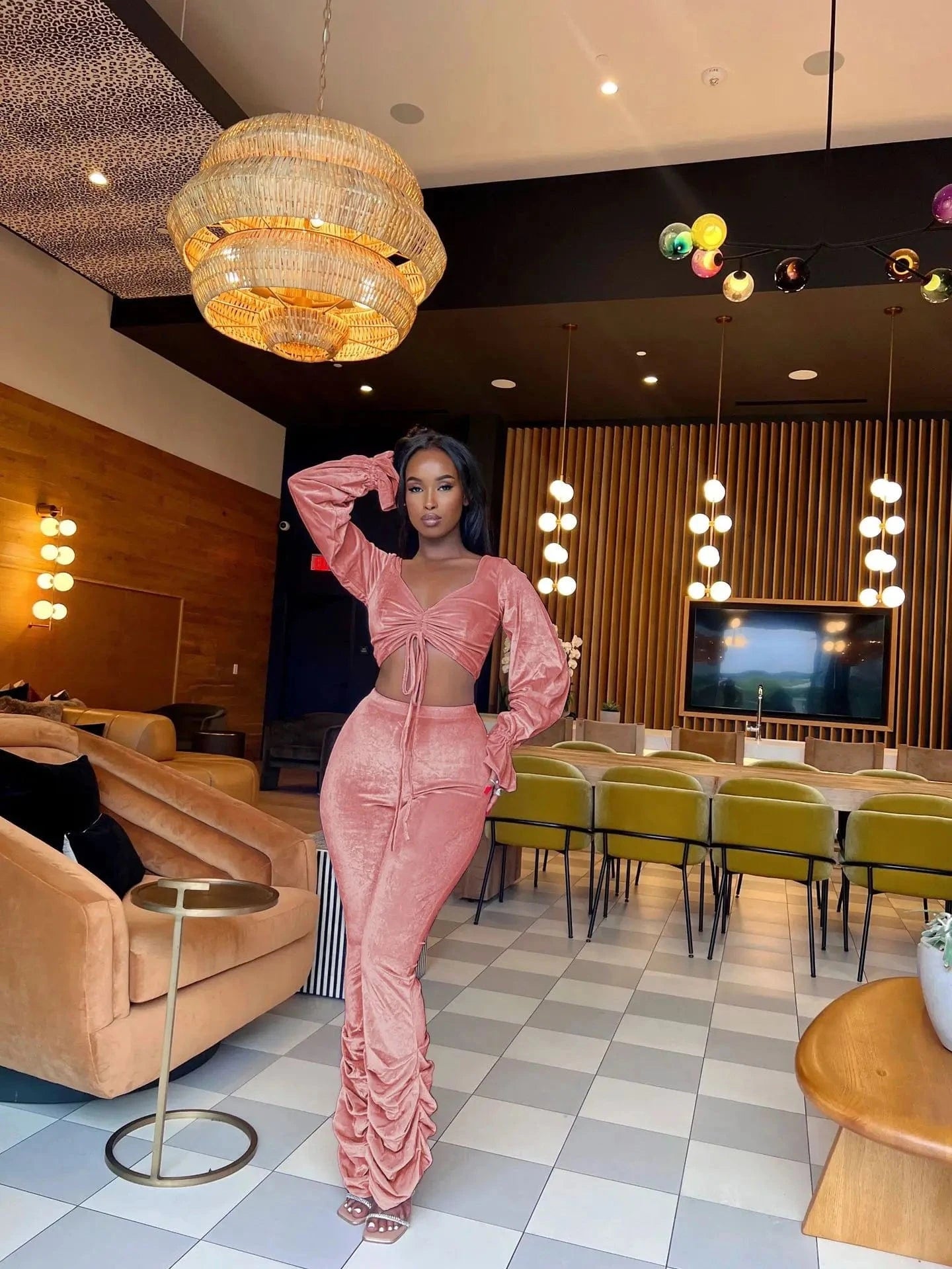 winter products 2024 women's sets Korean velvet pleated workout sets for women