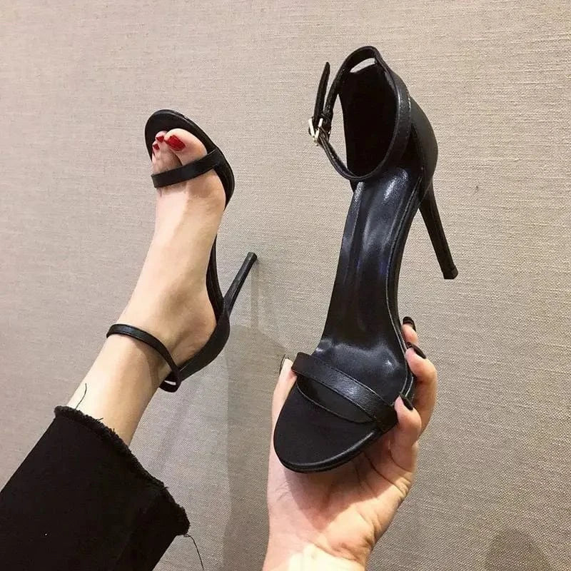 Women Cute Spike Heel Buckle Strap High Heel Stiletto Ladies Black Patent strappy Leather Office Lady Shoes Femmes Hauts Talons
