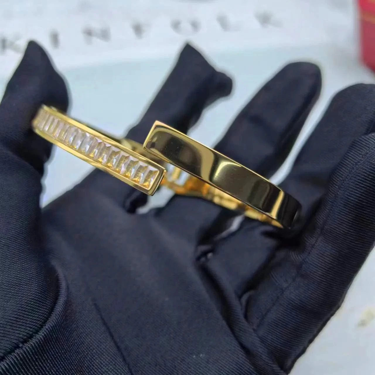 Women's style / 17cm / Golden Spring Bracelet European and American fashion versatile trend charm spring bracelet 316L stainless steel women's bracelet plated with 18K gold b