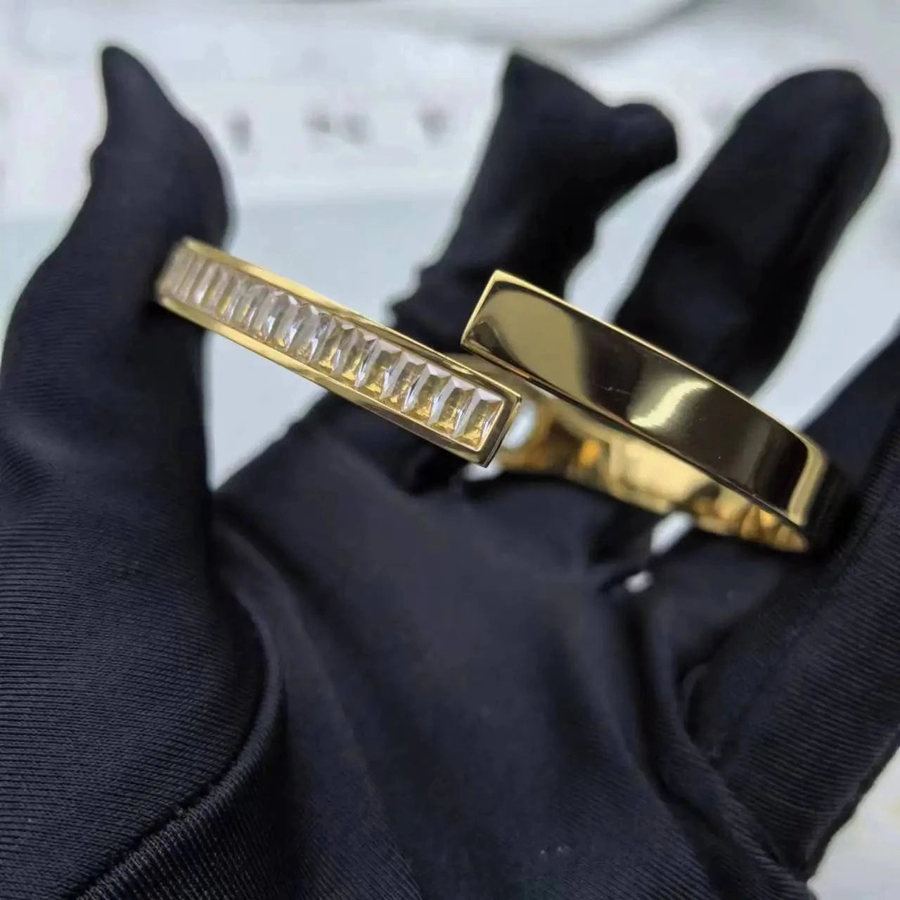 Women's style / 17cm / Golden Spring Bracelet European and American fashion versatile trend charm spring bracelet 316L stainless steel women's bracelet plated with 18K gold b