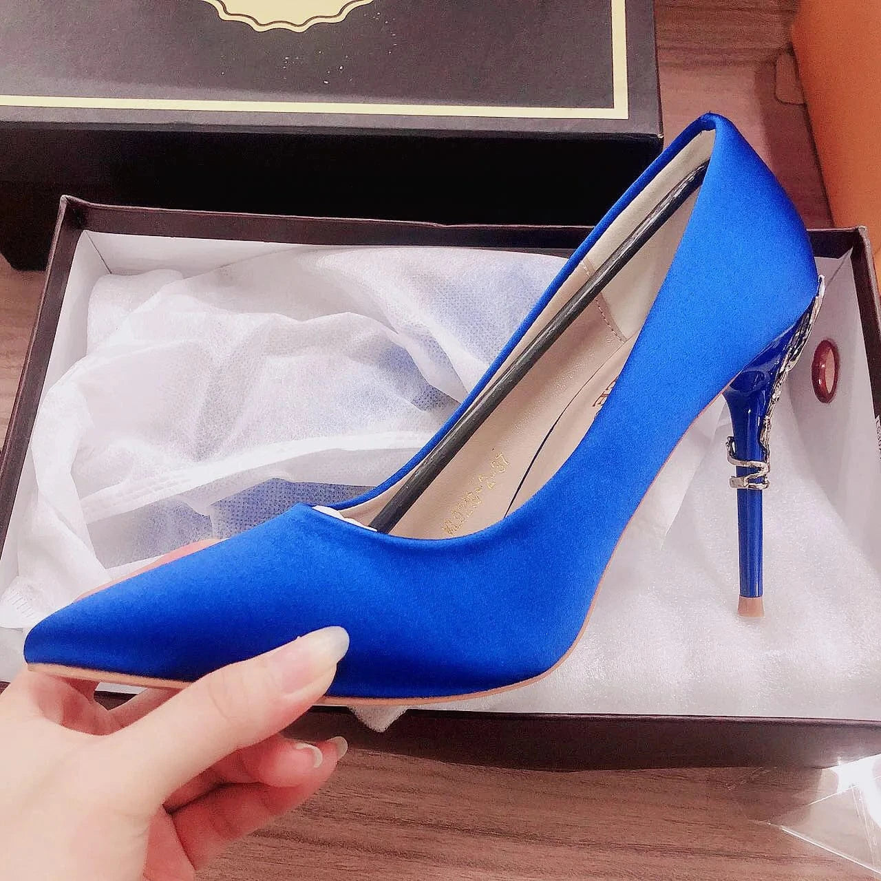 Zapatos Mujer Tacones Fashion Fashion Spike Gold Metal Stiletto New Designer Elegant Pump Heels for Ladies and Women