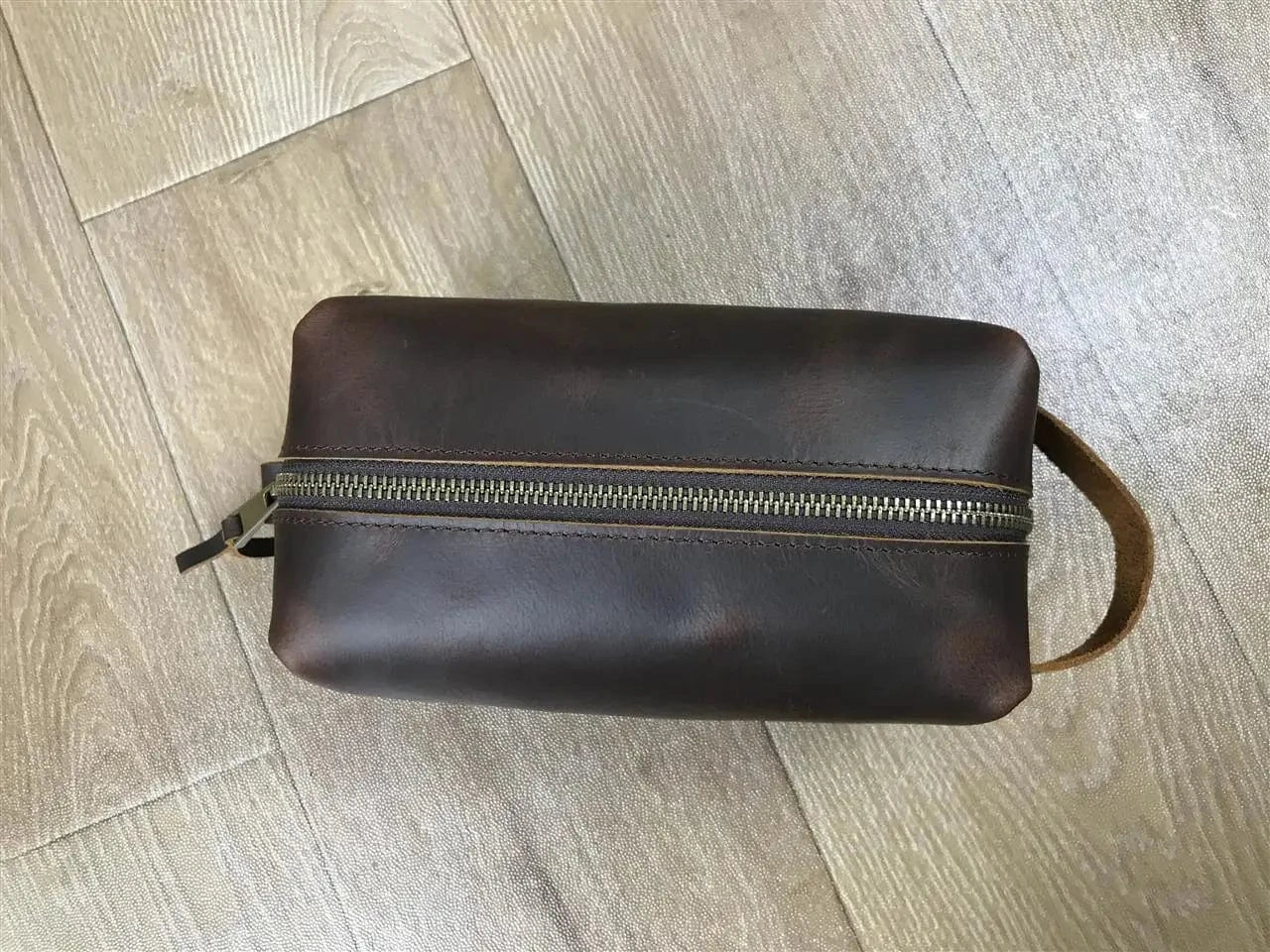 19*10*8cm / Waxed dark brown New fashion toiletry bag men leather travel toiletry bag Unisex Pouch for Travelling toiletry kit