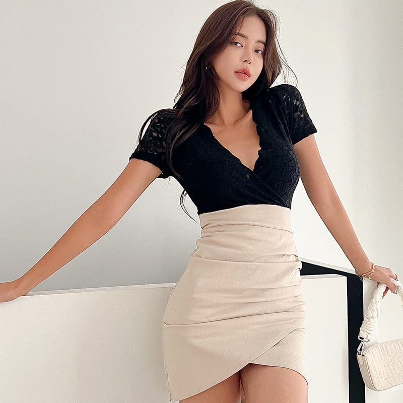 2022 summer new temperament V-neck slim stitching lace pleated hip skirt fashion dress HN0653062