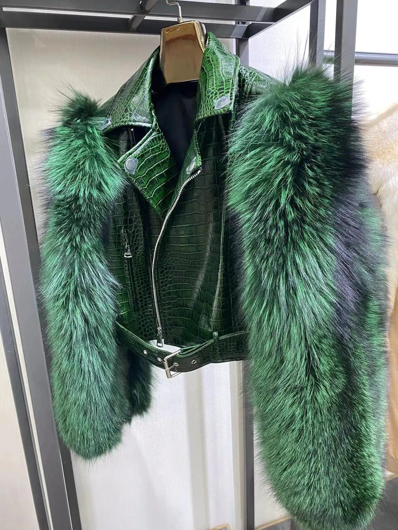 2023 New Fashion Crocodile Pattern Sheepskin Patent Leather Short Temperamental Genuine Leather Fur Integrated Coat