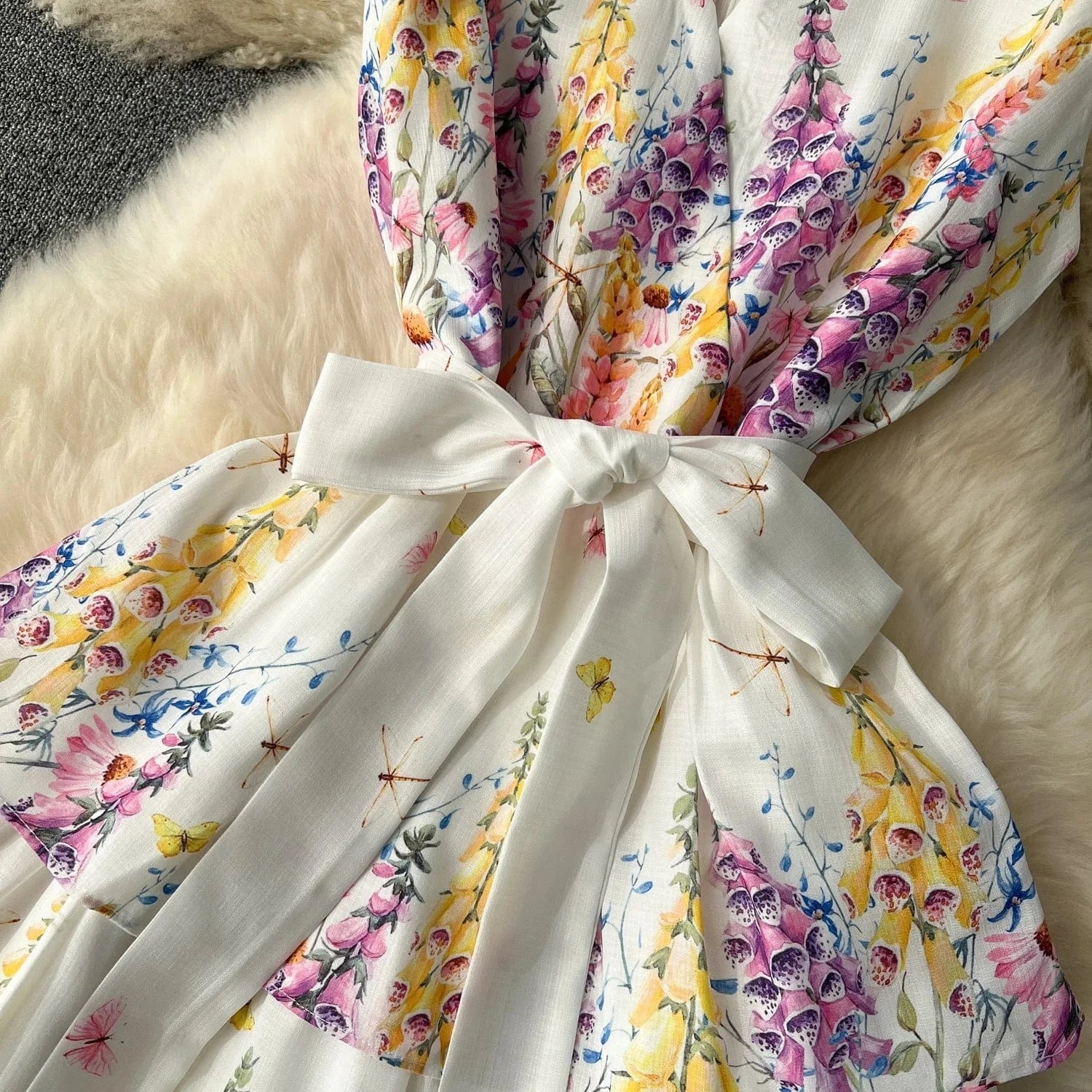 2024 Early Spring Vacation Style V-neck Flare Sleeves Multi Layered Painted Mini Cake Dress