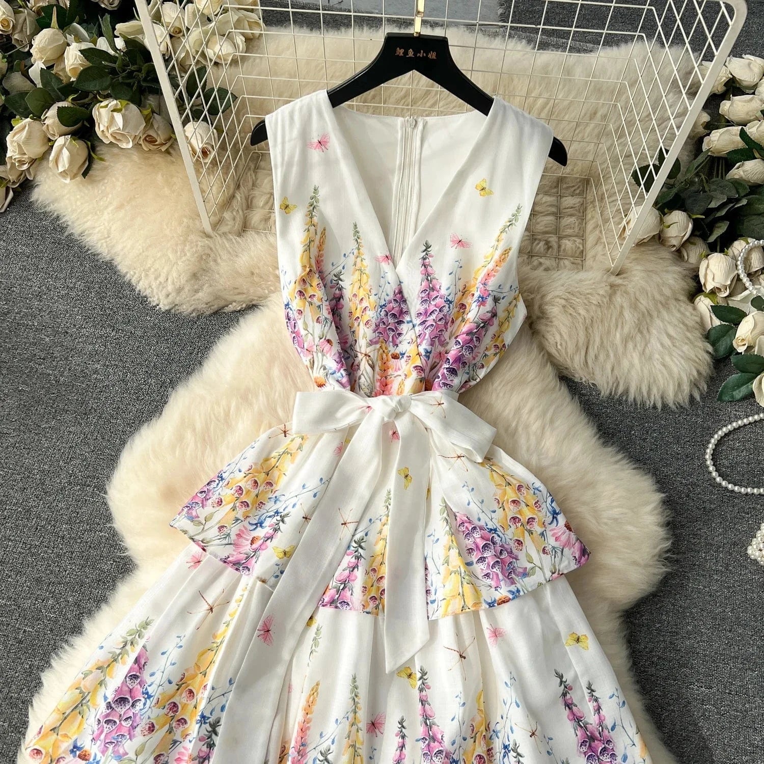 2024 Early Spring Vacation Style V-neck Flare Sleeves Multi Layered Painted Mini Cake Dress
