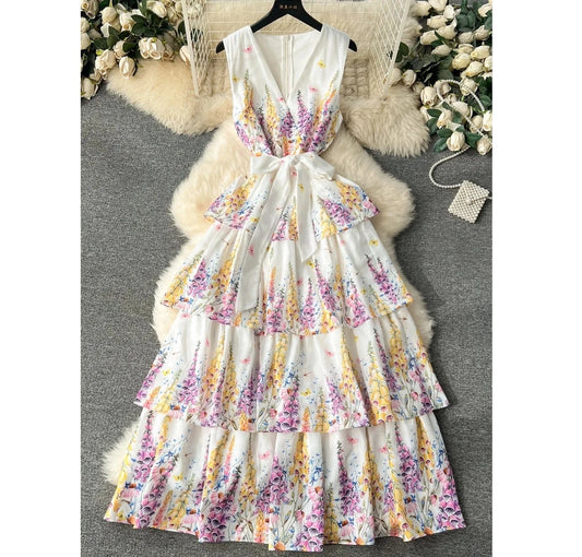 2024 Early Spring Vacation Style V-neck Flare Sleeves Multi Layered Painted Mini Cake Dress