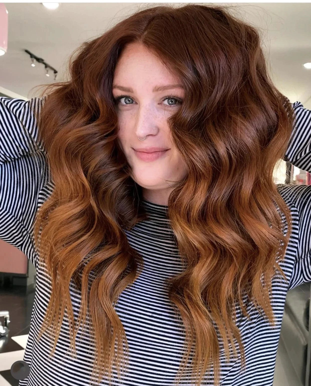 22 Inches / Wig 2 Natural Look 150% Density Highlight Reddish Brown Balayage Color Loose Wave Virgin Human Hair Invisible Swiss Lace Front Wigs