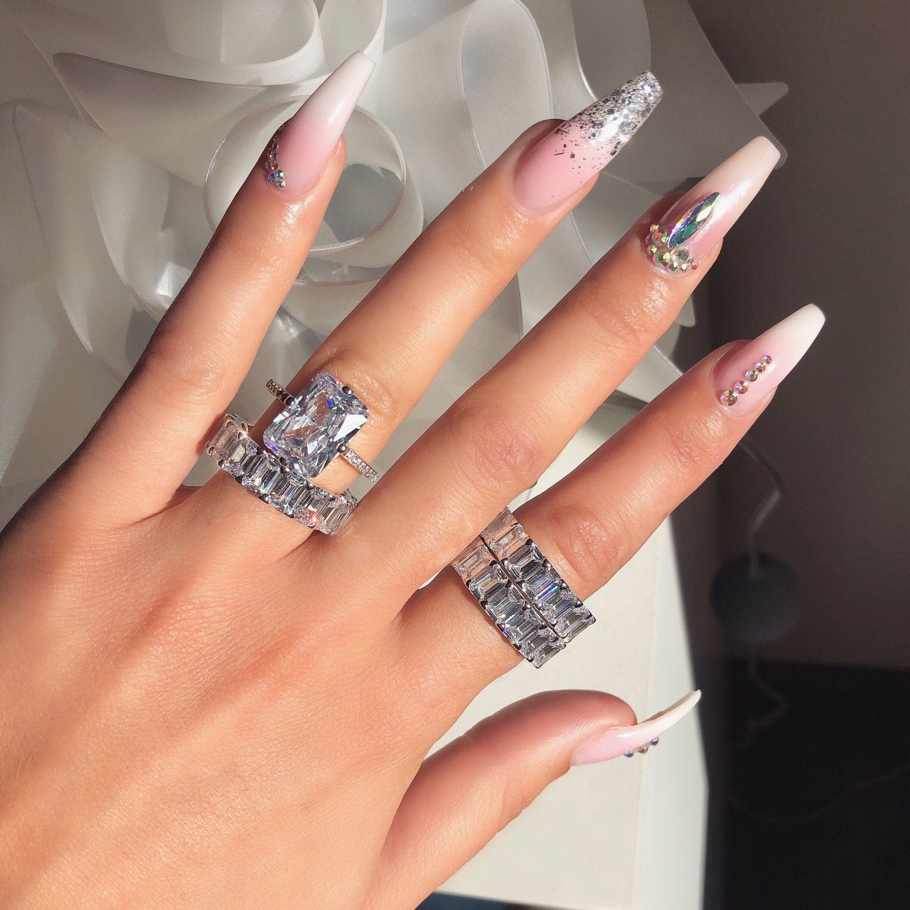 Amazon Dropship CZ Ring Solitaire Crystal Mothers Day Women's Engagement Rings Wedding Band Cubic Zirconia 18K Gold Plated Alloy