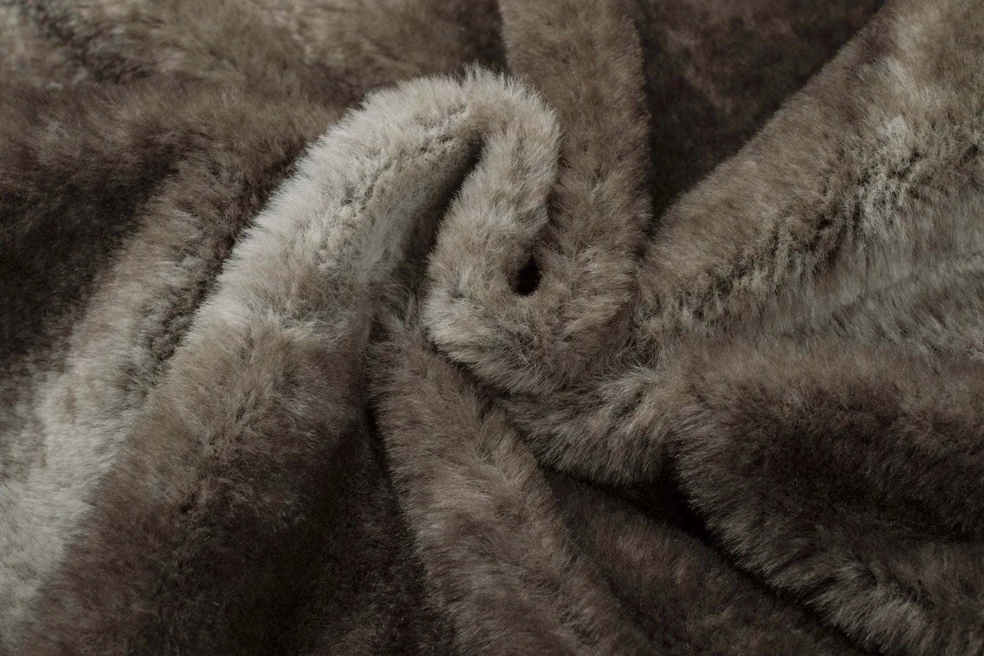 Casual Plain Bear Winter Acrylic Oem Pockets Women's Down Coats And Jackets With Faux Fur Trim Hood