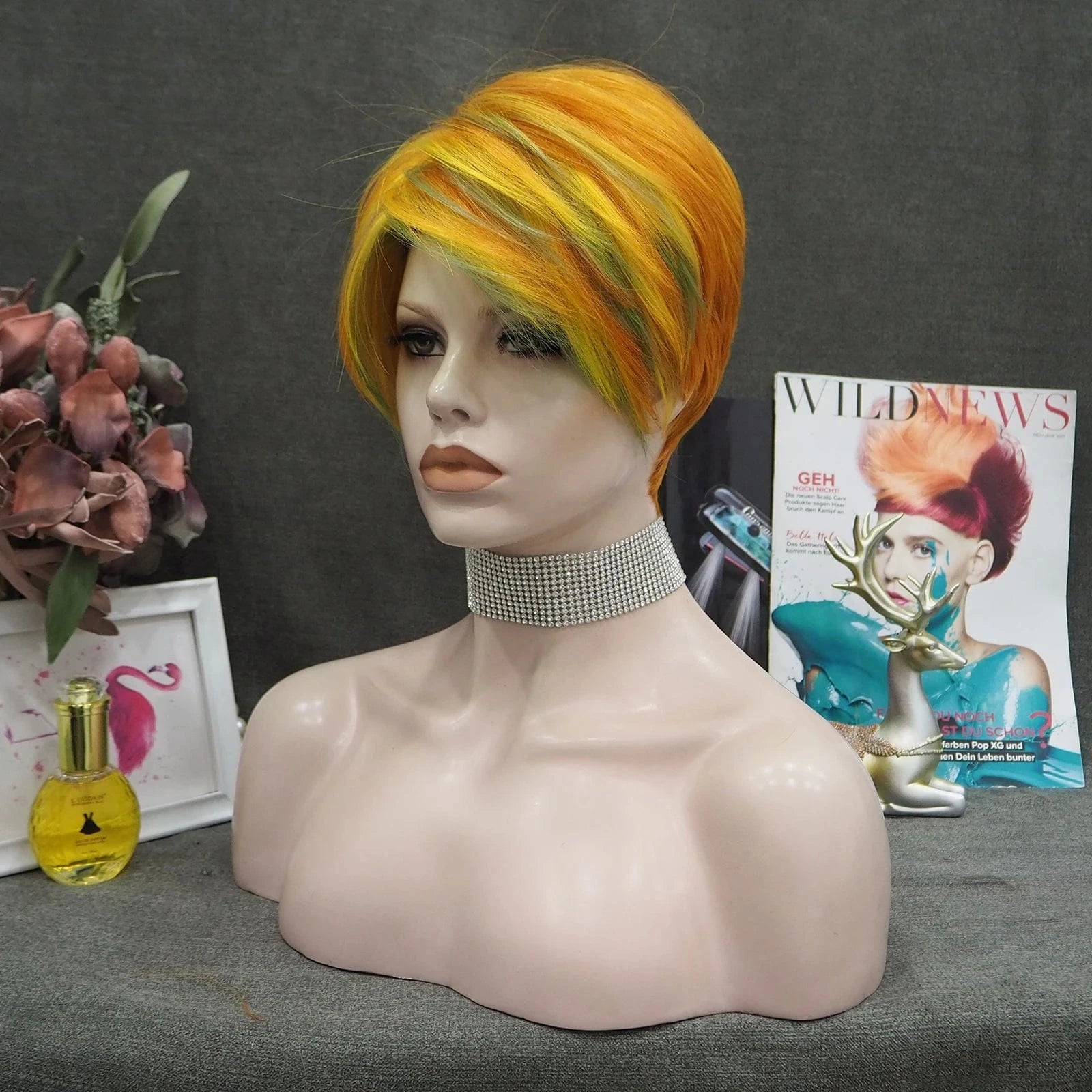 Celebrity Wholesale Popular Synthetic Moosaic gold Color Short Pixie Cut Fiber Synthetic Wigs