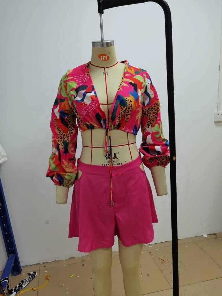 Coldker Women Two Piec Set Print Deep V Neck Colorblock Lantern Sleeve Croop Top & Cutout Plain Shorts Set