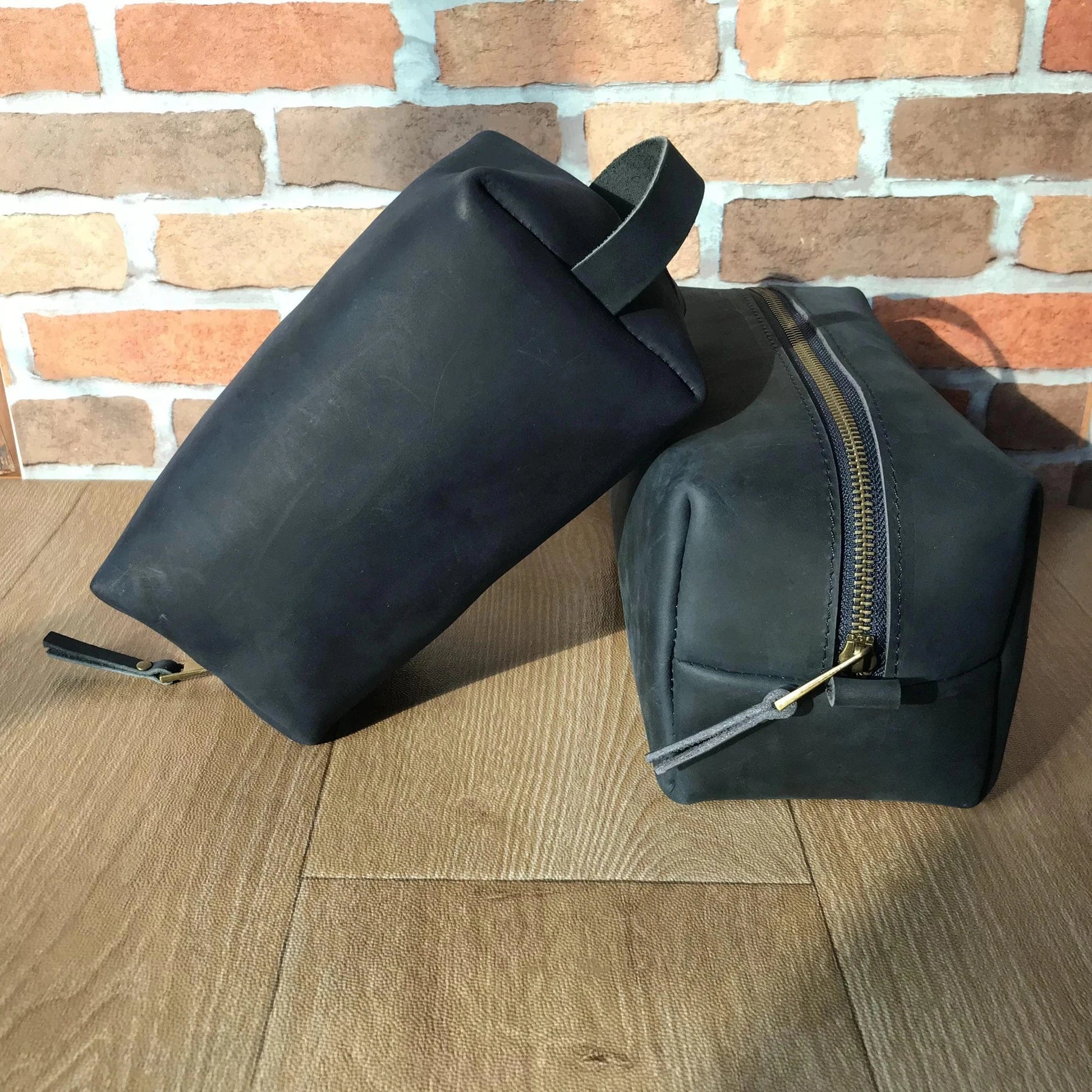 Custom Waterproof Toiletry PU Leather Pouch Case Toiletry Bag Custom Logo Cosmetic Bag for Gift Makeup Bag