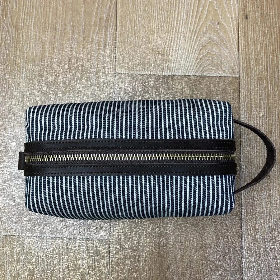 Customized wash bag Women Clear Transparent PVC Waterproof Personal Care Lash Kit travel makeup bag