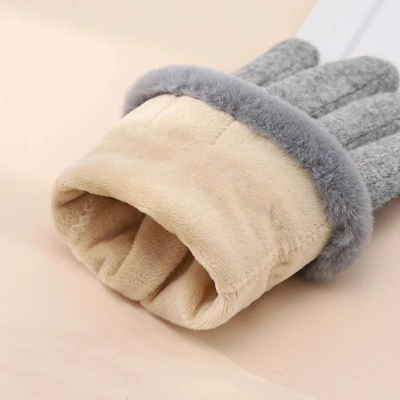 Cute hands warm touch phone women winter wool gloves