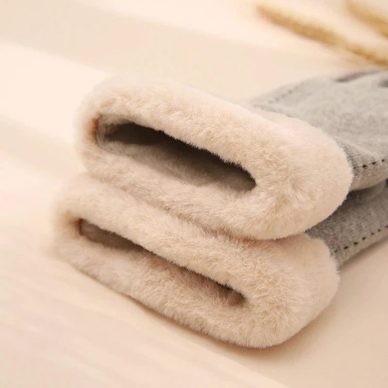 Cute hands warm touch phone women winter wool gloves